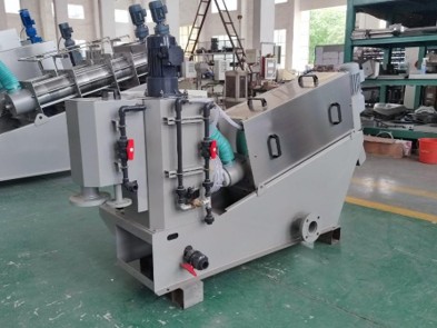 Unit Sludge Dewatering MDS Screw Press - PT Yuan Adam Energi Unit screw press MDS untuk dewatering sludge dengan sistem injeksi polimer otomatis