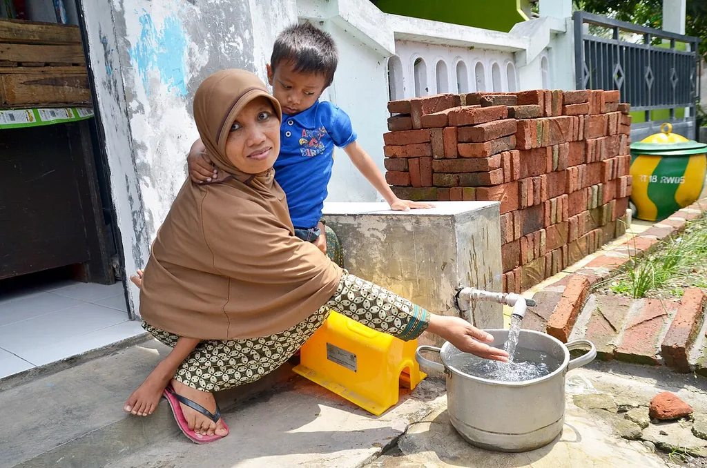 Manfaat Akses Sanitasi Layak bagi Warga Warga memanfaatkan akses air bersih sebagai hasil penyediaan sanitasi dan pengolahan air limbah komunal